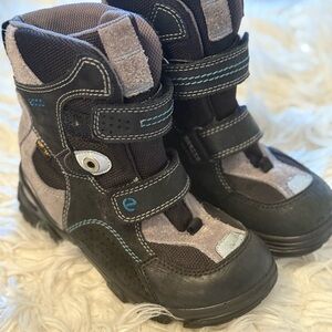 Ecco Toddler/ Little Kids Black and Gray Winter Boots